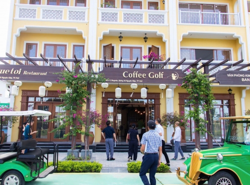 CÙNG KHÁCH HÀNG DẠO BƯỚC QUANH ECOGARDEN